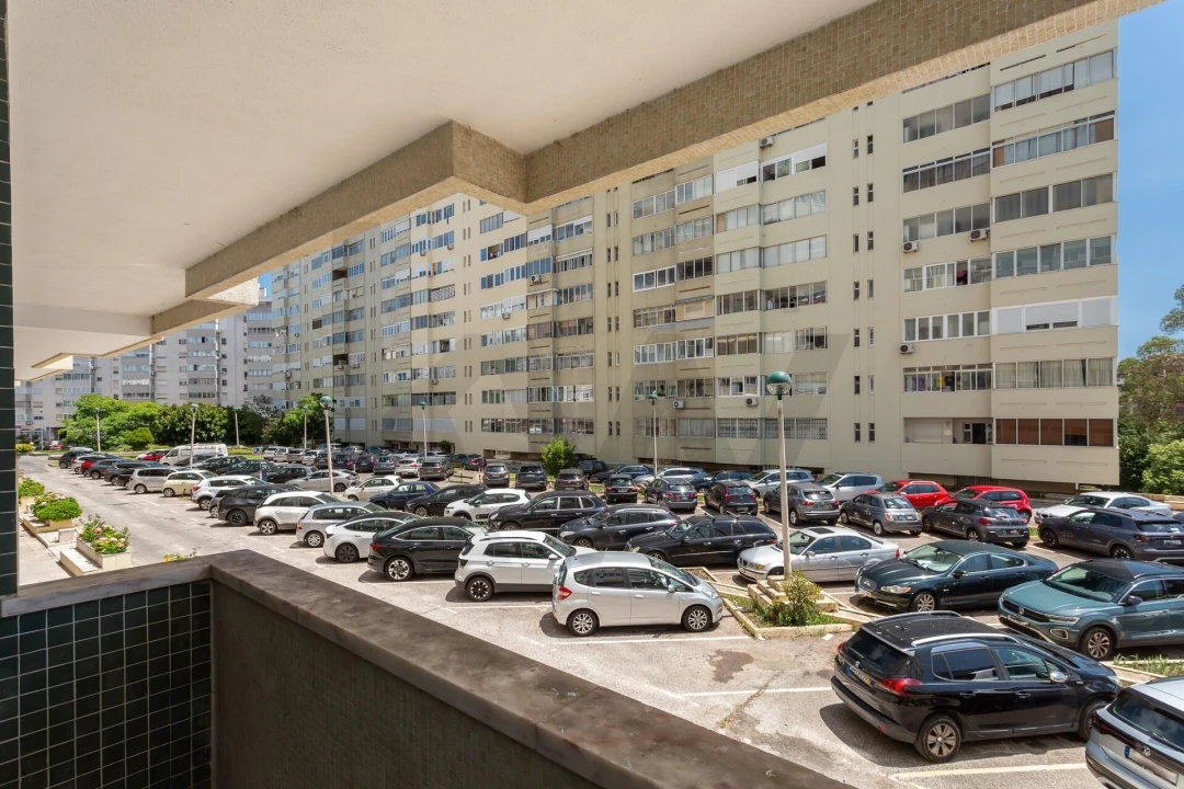 Apartamento T4 para Arrendamento em Algés, Linda-A-Velha e Cruz Quebrada-Dafundo Foto 3