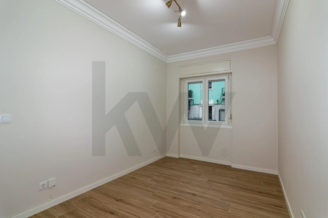 Apartamento T3 para Arrendamento em Alvalade Foto 5