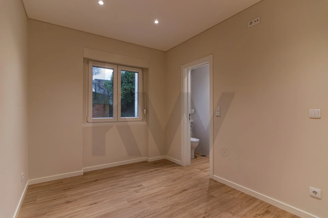 Apartamento T3 para Arrendamento em Alvalade Foto 6