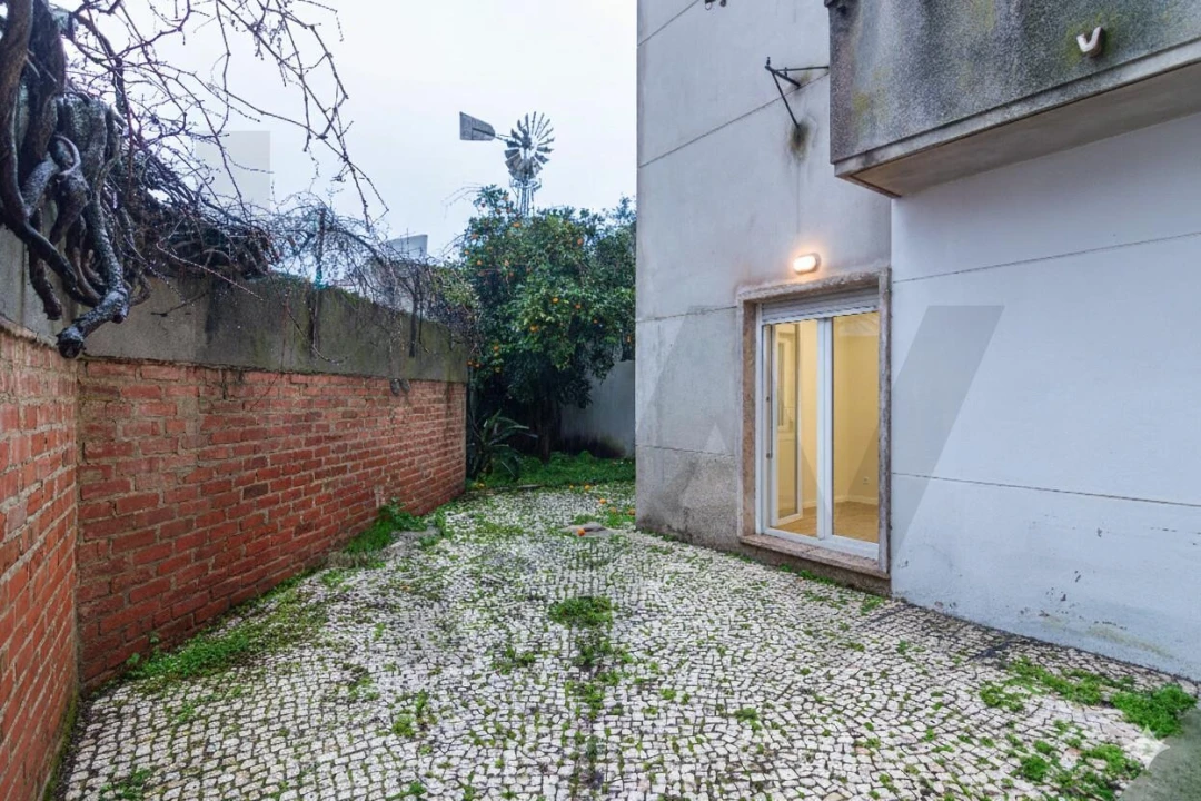 Apartamento T3 para Arrendamento em Alvalade Foto 15