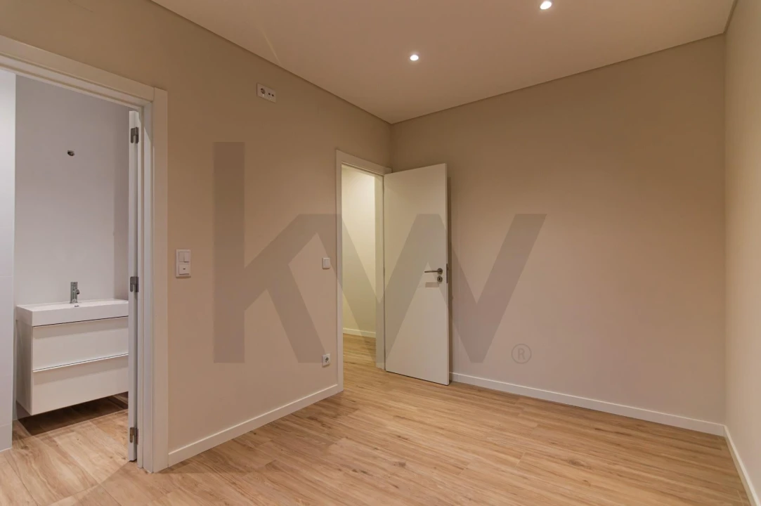 Apartamento T3 para Arrendamento em Alvalade Foto 7