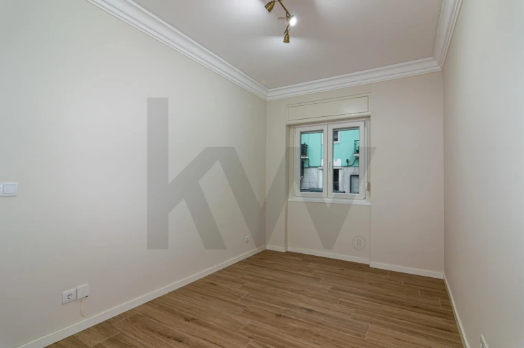 Apartamento T3 para Arrendamento em Alvalade Foto 5