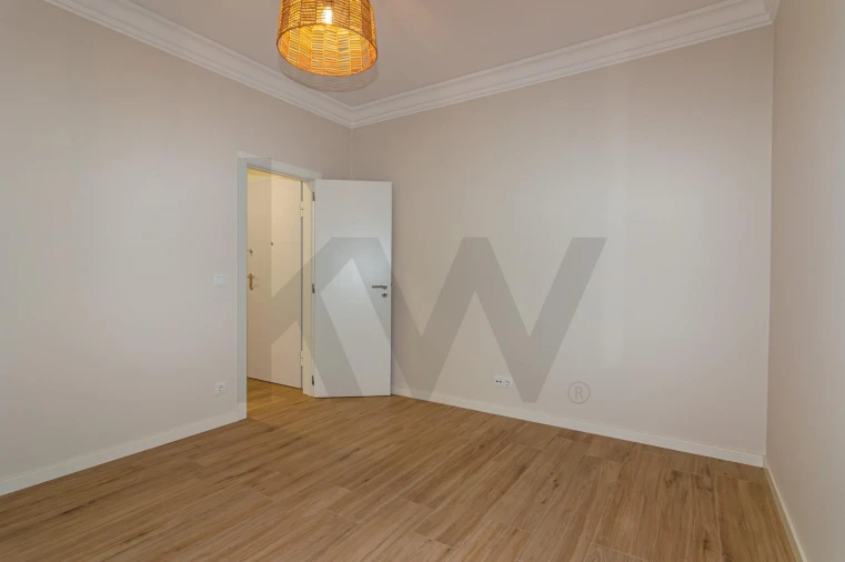 Apartamento T3 para Arrendamento em Alvalade Foto 4