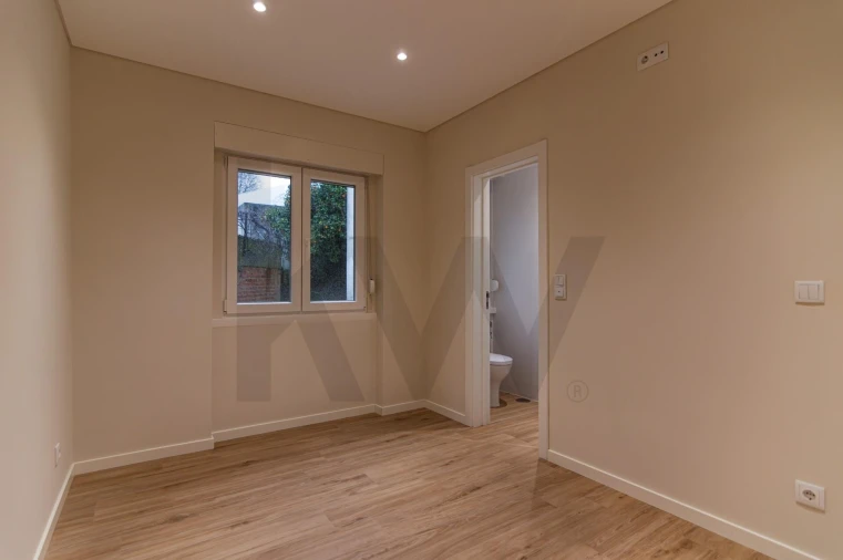 Apartamento T3 para Arrendamento em Alvalade Foto 6