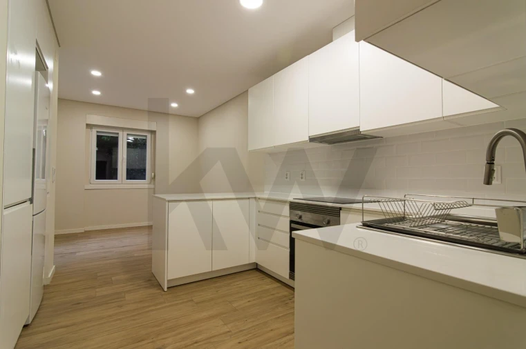 Apartamento T3 para Arrendamento em Alvalade Foto 12