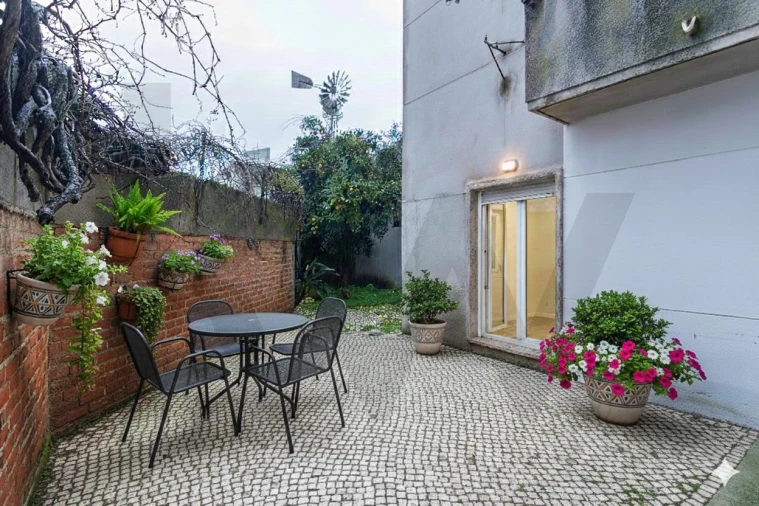 Apartamento T3 para Arrendamento em Alvalade Foto 16