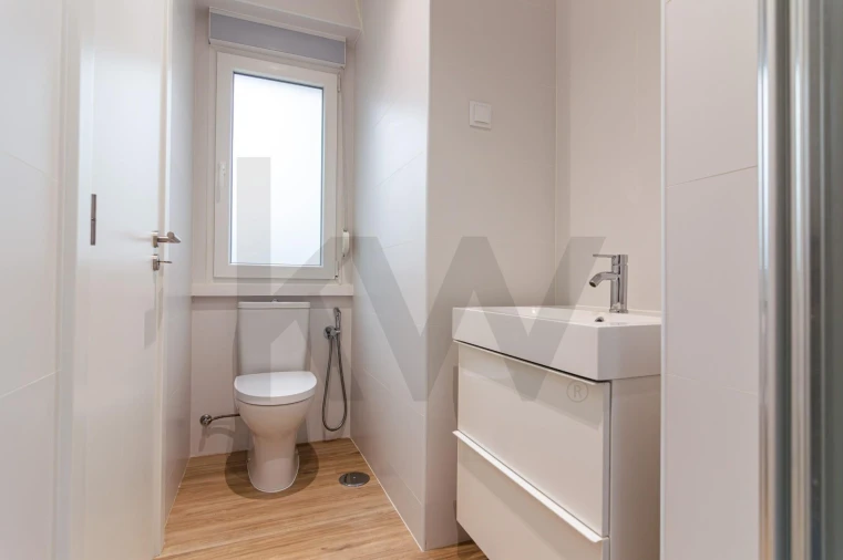 Apartamento T3 para Arrendamento em Alvalade Foto 8