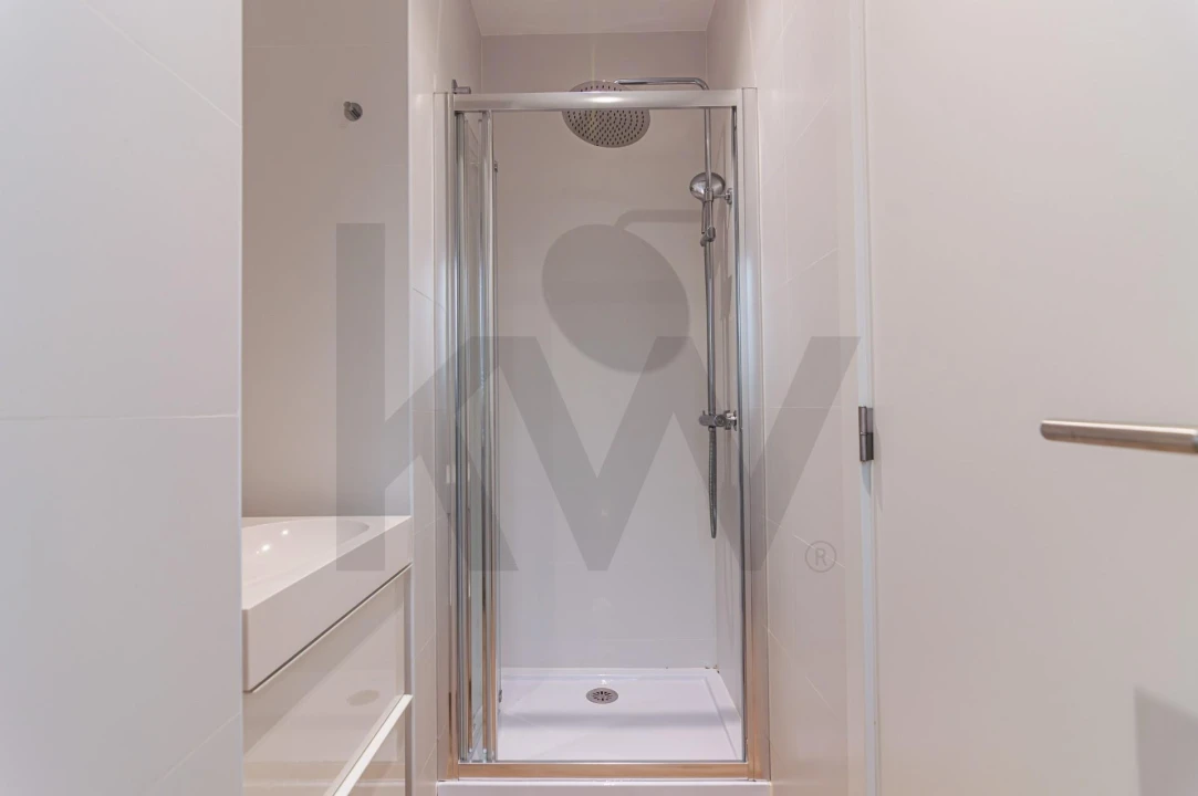 Apartamento T3 para Arrendamento em Alvalade Foto 9