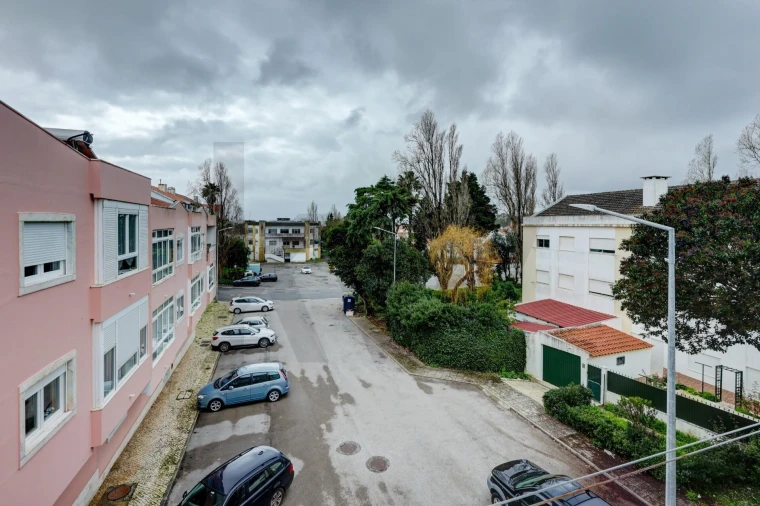 Apartamento T3 para Venda em Agualva e Mira-Sintra Foto 8