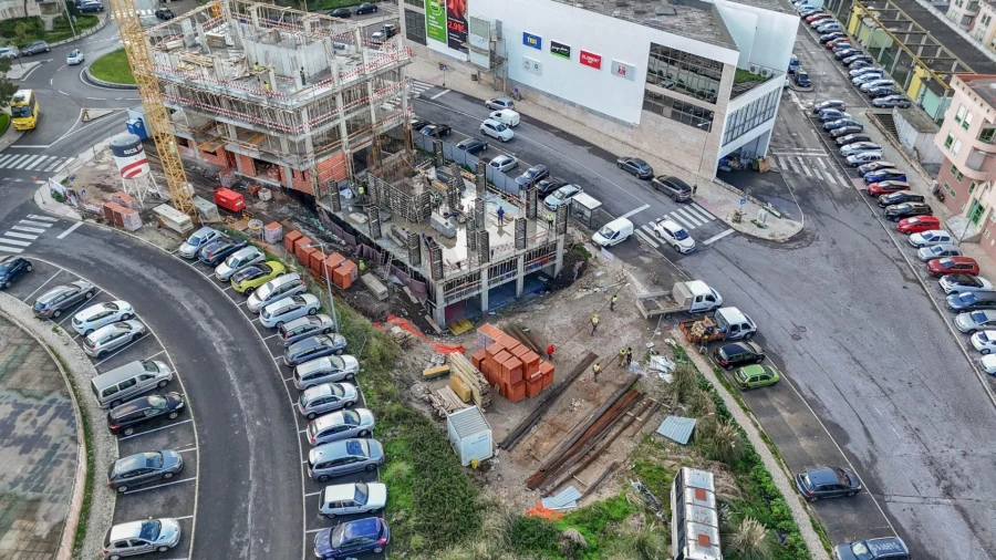 Apartamento T2 para Venda em Rio de Mouro Foto 18