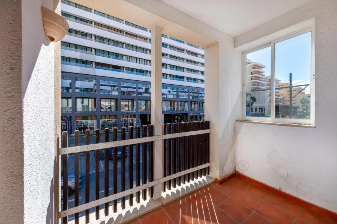 Apartamento T2 para Venda em Quarteira Foto 8