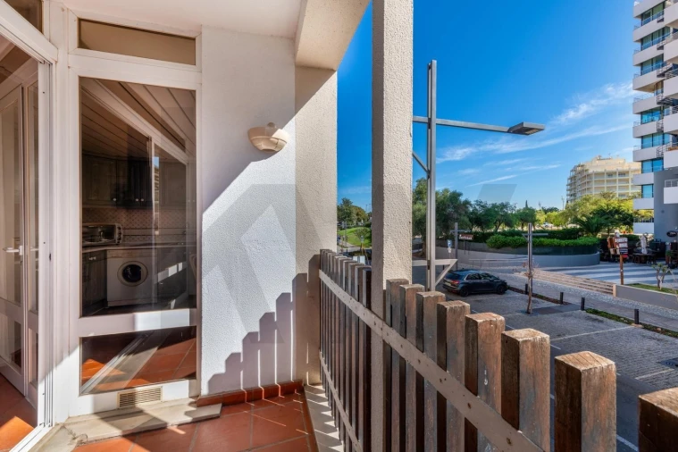 Apartamento T2 para Venda em Quarteira Foto 9