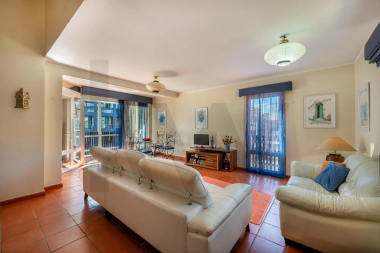 Apartamento T2 para Venda em Quarteira Foto 2