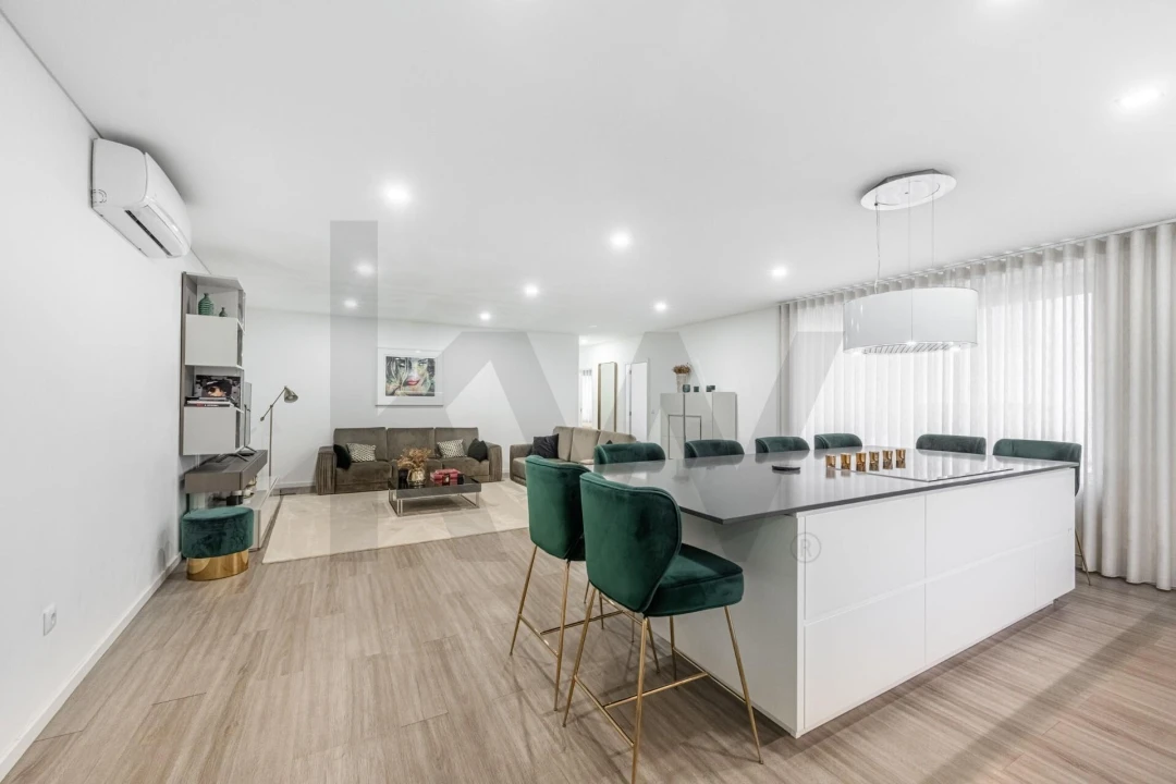 Apartamento T5 para Venda em Lordelo do Ouro e Massarelos Foto 3