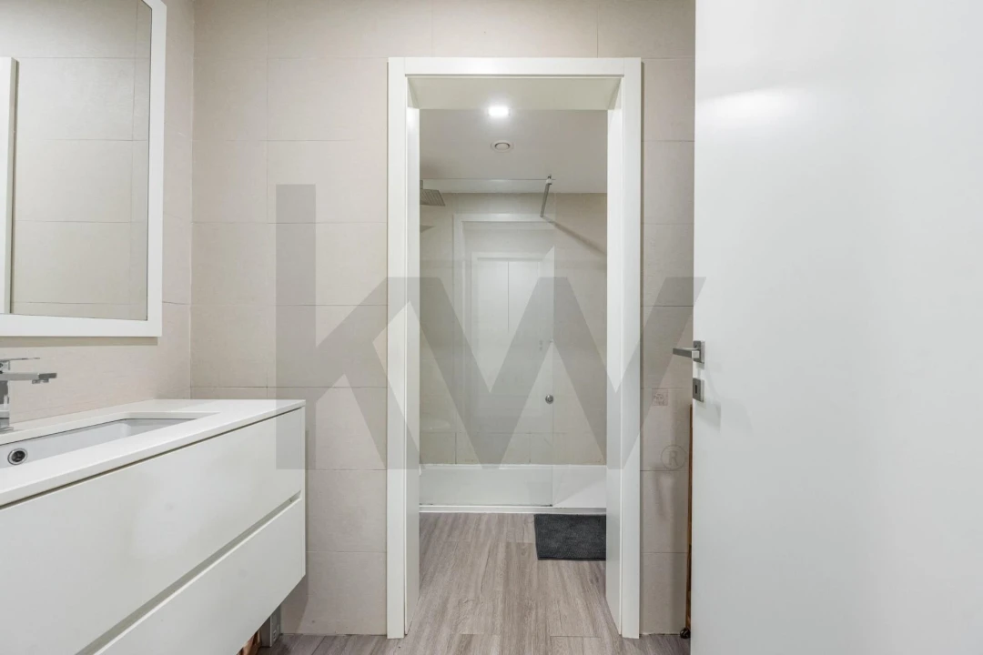 Apartamento T5 para Venda em Lordelo do Ouro e Massarelos Foto 7