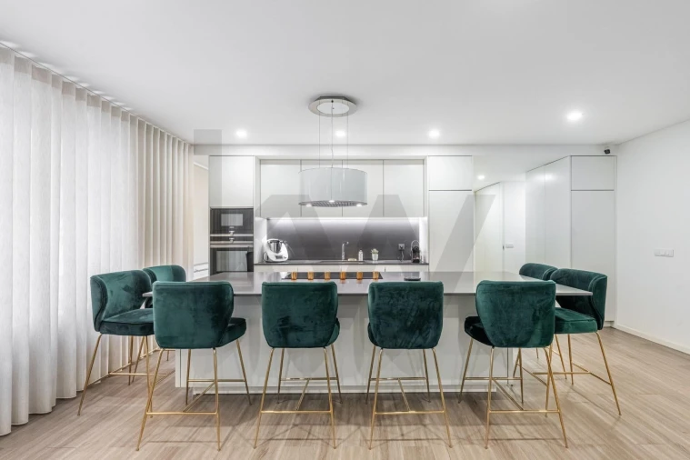 Apartamento T5 para Venda em Lordelo do Ouro e Massarelos