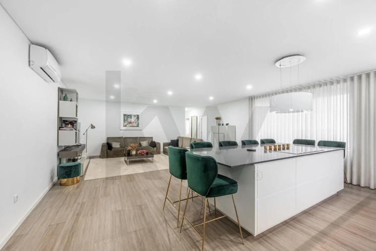 Apartamento T5 para Venda em Lordelo do Ouro e Massarelos Foto 3