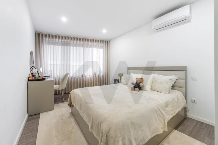 Apartamento T5 para Venda em Lordelo do Ouro e Massarelos Foto 8