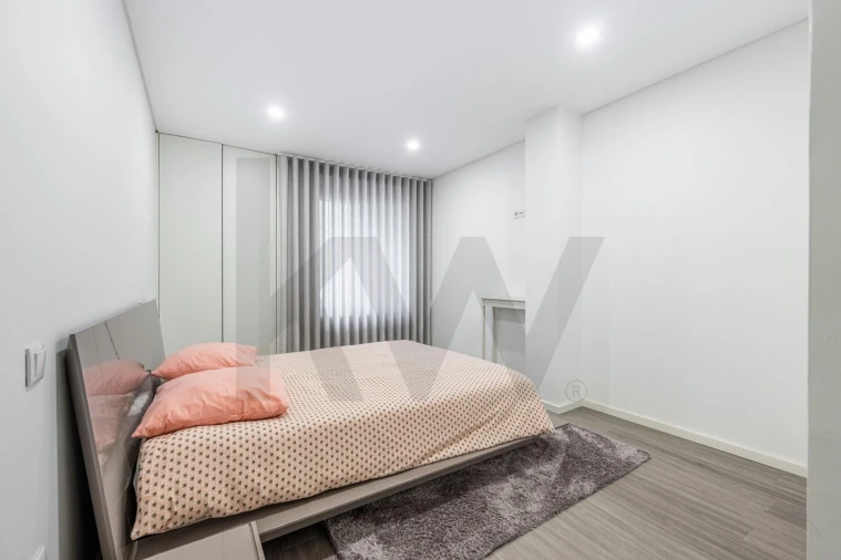 Apartamento T5 para Venda em Lordelo do Ouro e Massarelos Foto 12