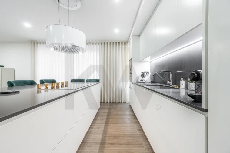 Apartamento T5 para Venda em Lordelo do Ouro e Massarelos Foto 13