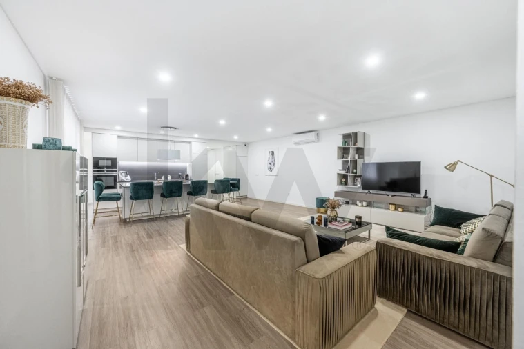 Apartamento T5 para Venda em Lordelo do Ouro e Massarelos Foto 4