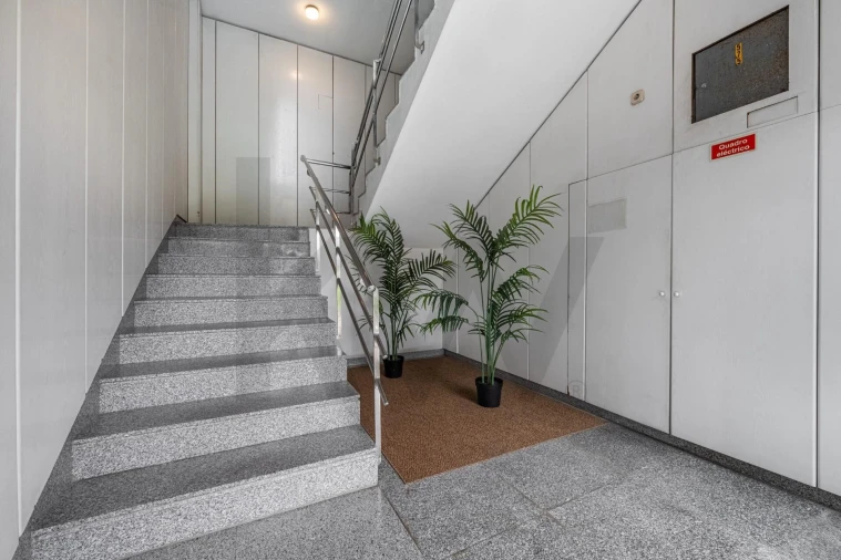 Apartamento T5 para Venda em Lordelo do Ouro e Massarelos Foto 17