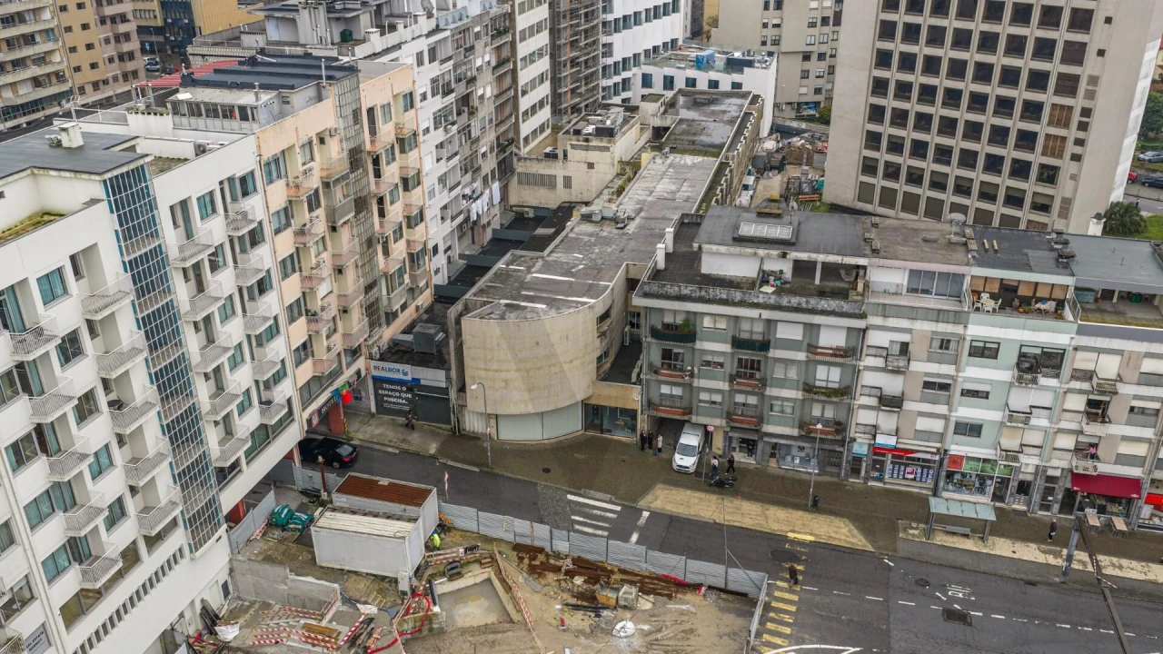 Apartamento T5 para Venda em Lordelo do Ouro e Massarelos Foto 25