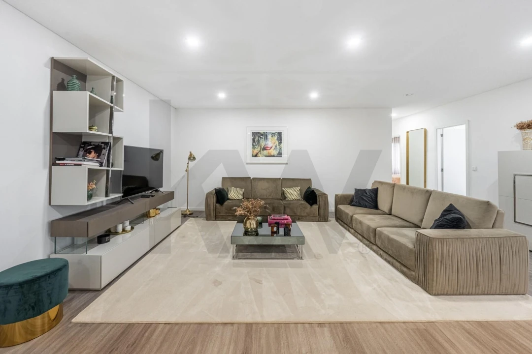 Apartamento T5 para Venda em Lordelo do Ouro e Massarelos Foto 2