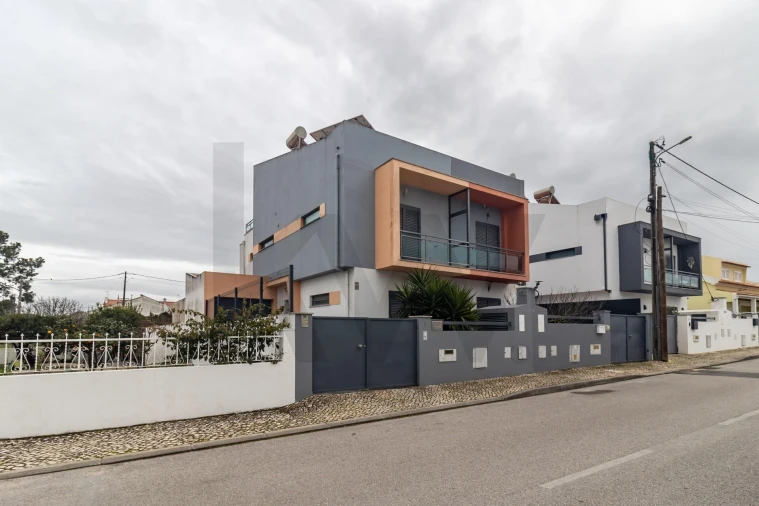 Moradia T2 para Venda em Quinta do Conde Foto 1