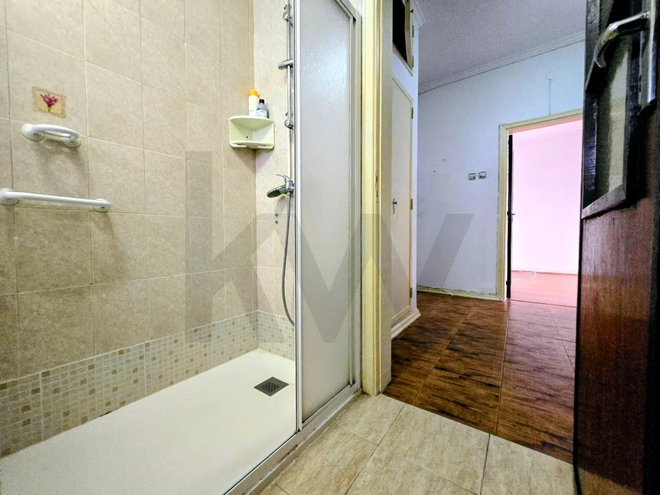 Apartamento T3 para Venda em Santo Antonio dos Olivais Foto 24