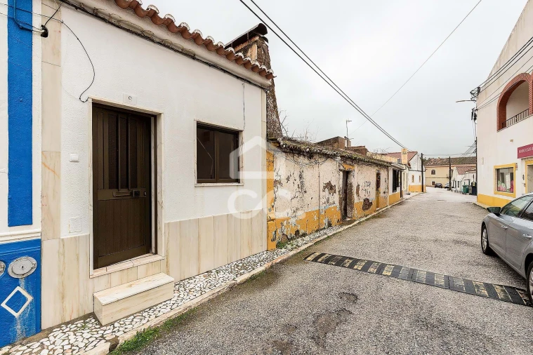 Moradia T2 para Venda em Bencatel Foto 18