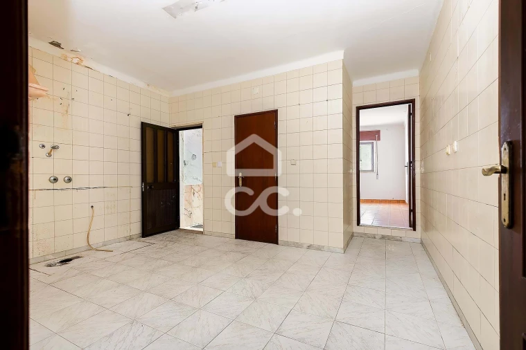 Moradia T2 para Venda em Bencatel Foto 6