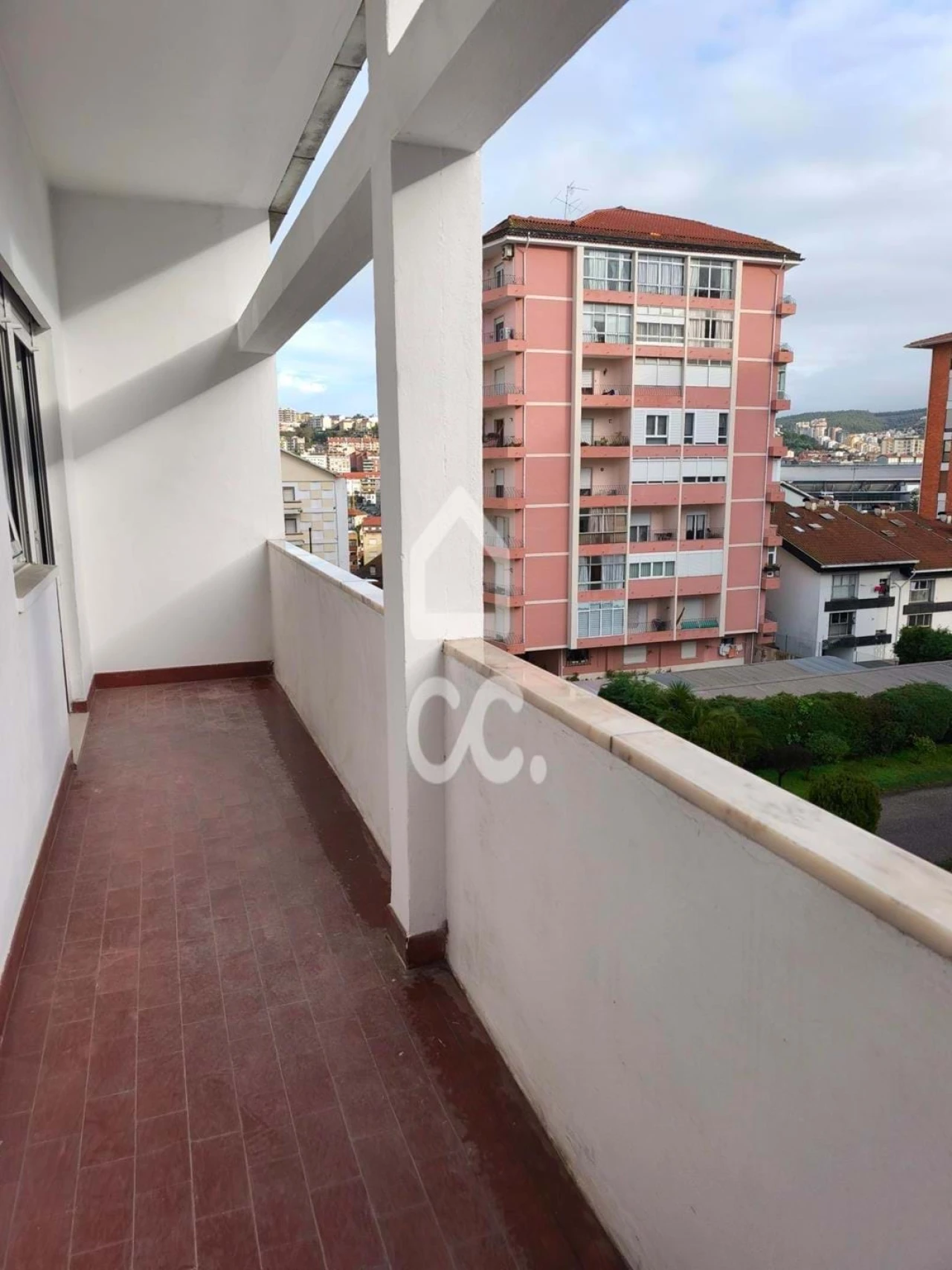 Apartamento T2 para Arrendamento em Santo Antonio dos Olivais Foto 5