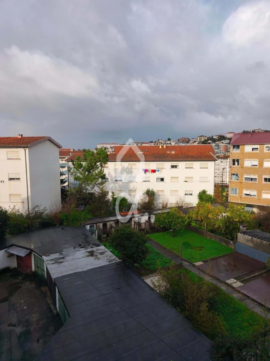 Apartamento T2 para Arrendamento em Santo Antonio dos Olivais