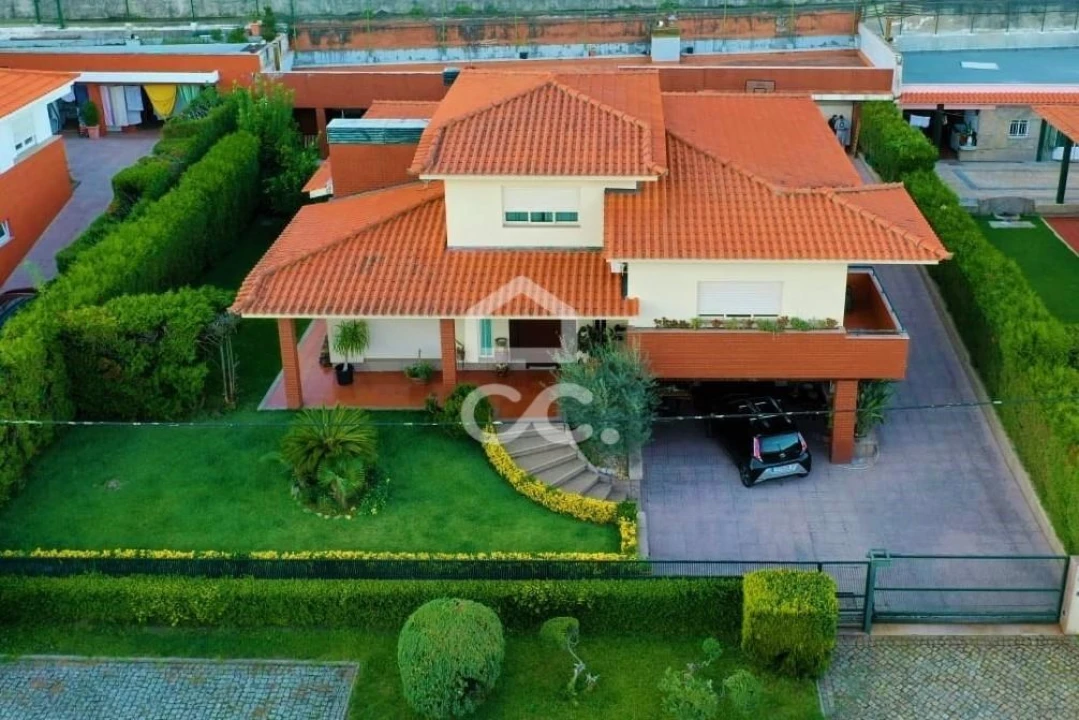 Moradia T3 para Venda em Selho (São Jorge) Foto 1