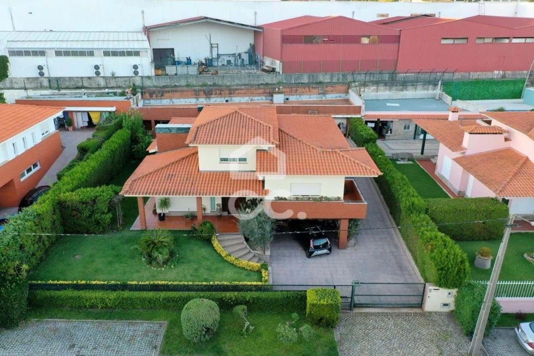 Moradia T3 para Venda em Selho (São Jorge) Foto 1