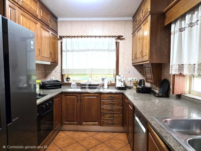 Moradia T3 para Venda em Selho (São Jorge) Foto 8