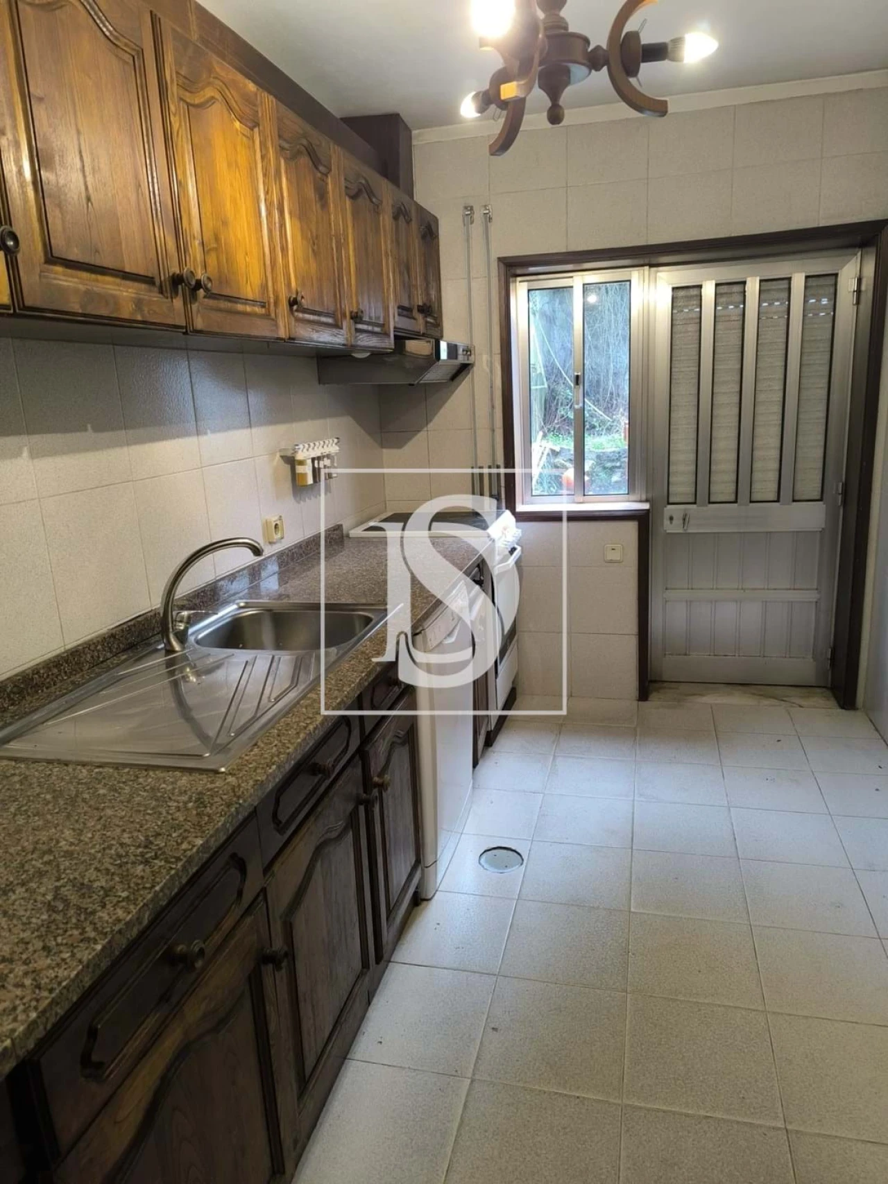 Moradia T7 para Venda em Vilar de Andorinho Foto 31