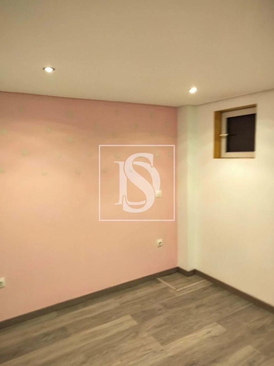 Moradia T7 para Venda em Vilar de Andorinho Foto 10