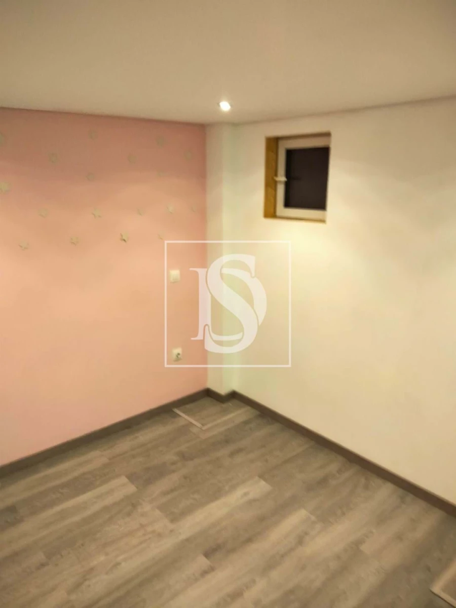 Moradia T7 para Venda em Vilar de Andorinho Foto 13