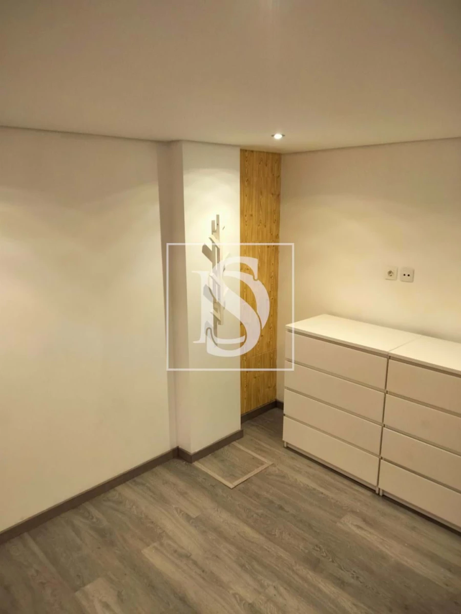 Moradia T7 para Venda em Vilar de Andorinho Foto 12