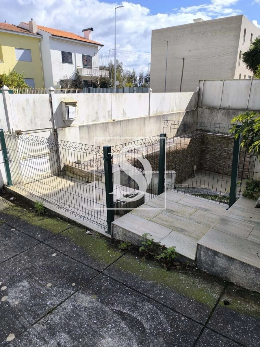 Moradia T7 para Venda em Vilar de Andorinho Foto 33