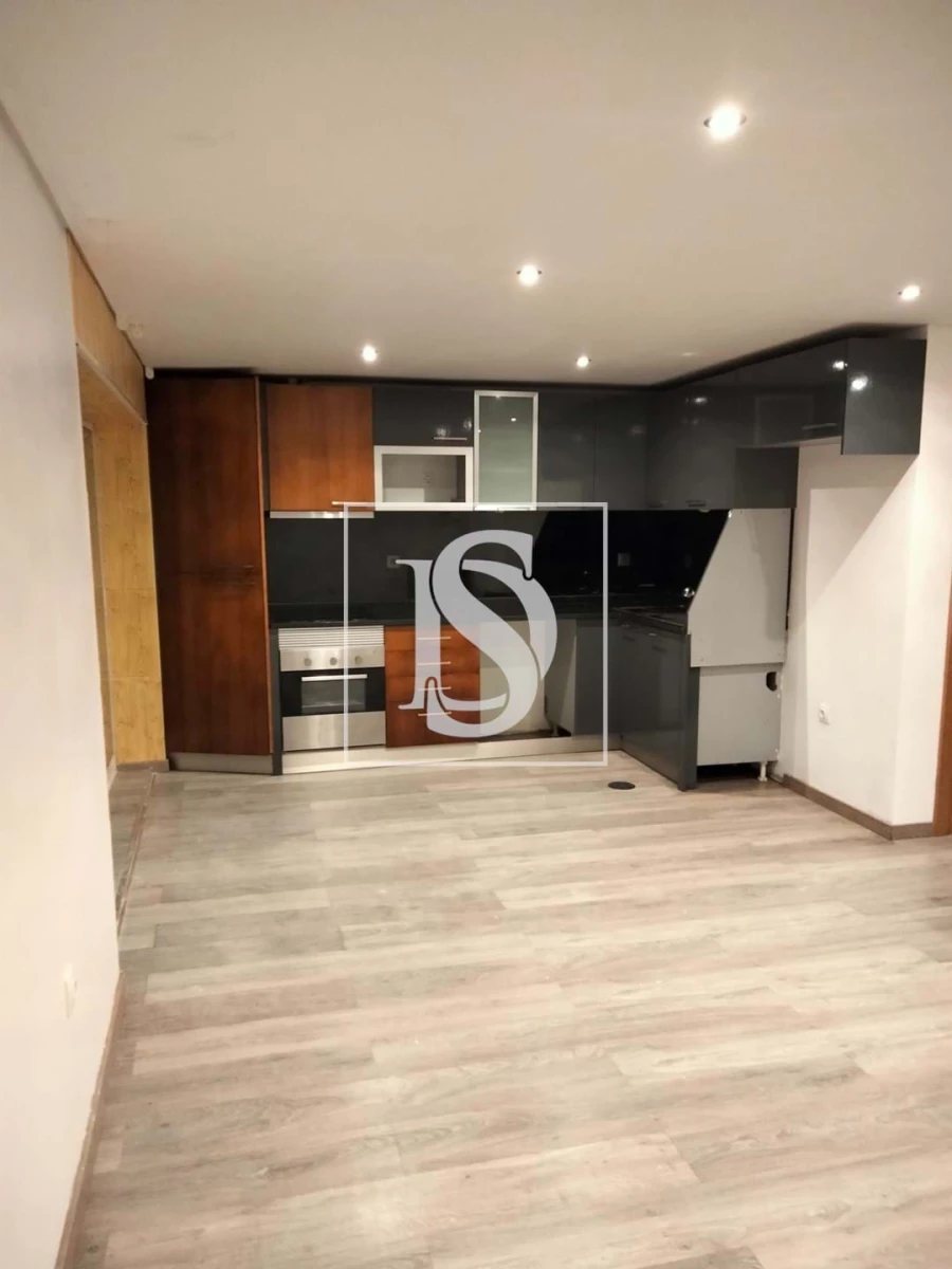 Moradia T7 para Venda em Vilar de Andorinho Foto 3