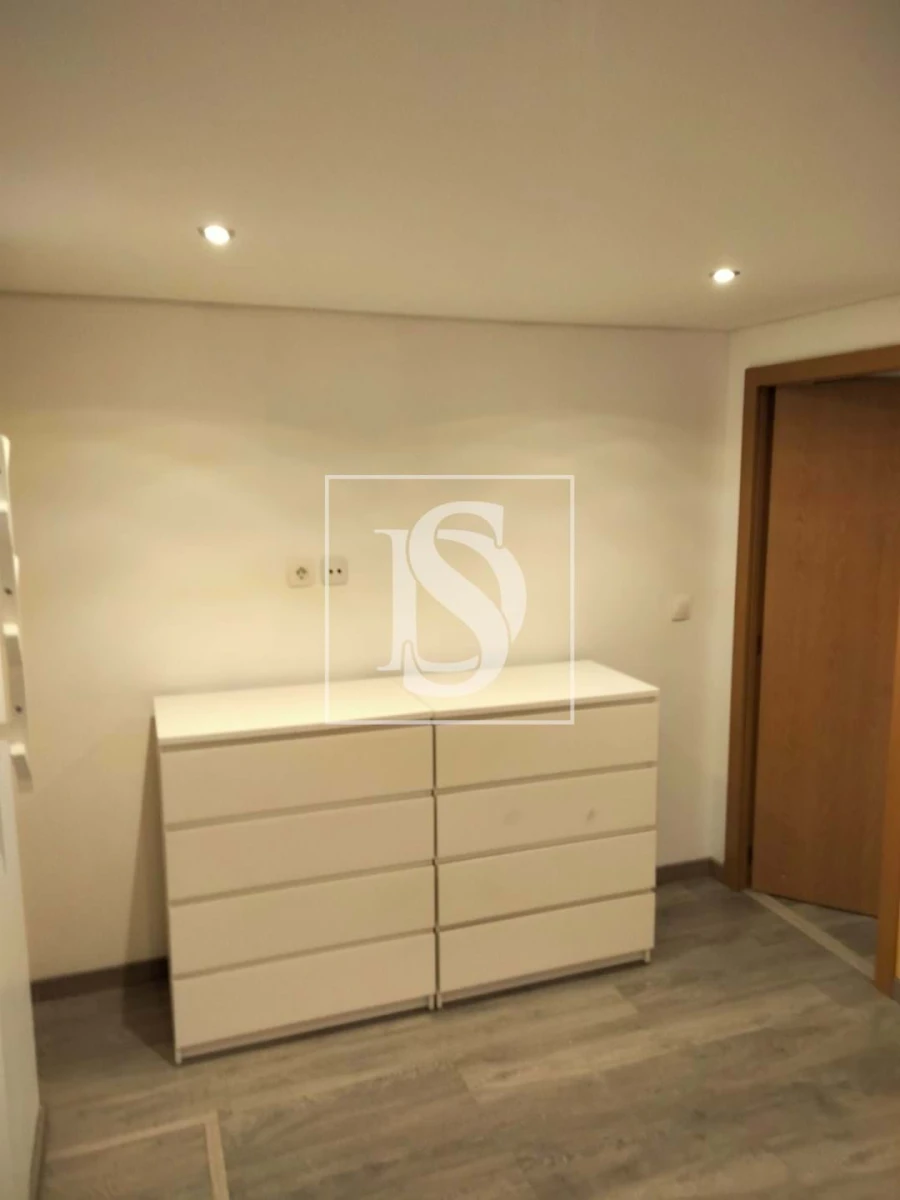 Moradia T7 para Venda em Vilar de Andorinho Foto 11