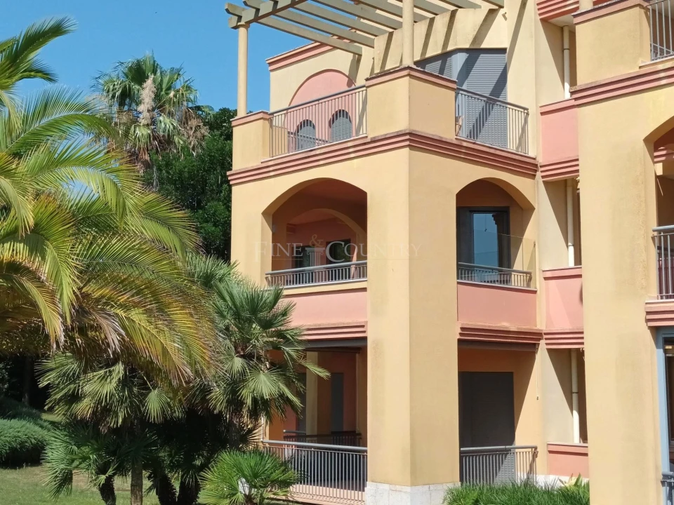 Apartamento T3 para Venda em Quarteira Foto 1