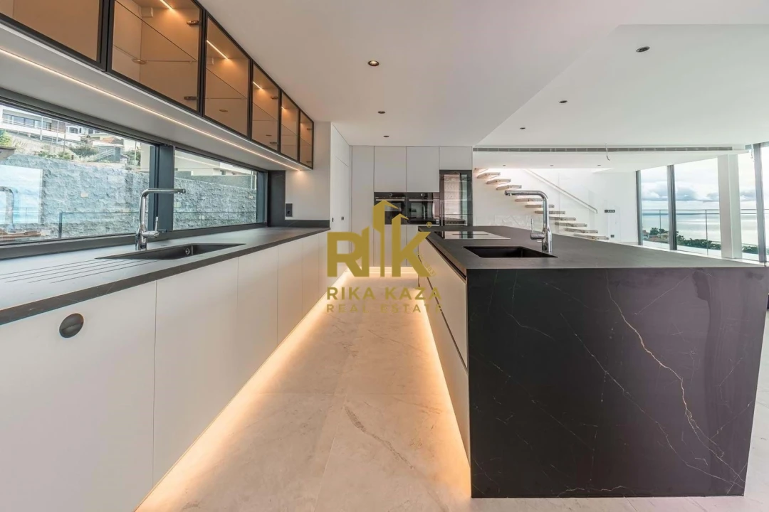 Moradia T4 para Venda em Funchal (Santa Maria Maior) Foto 13