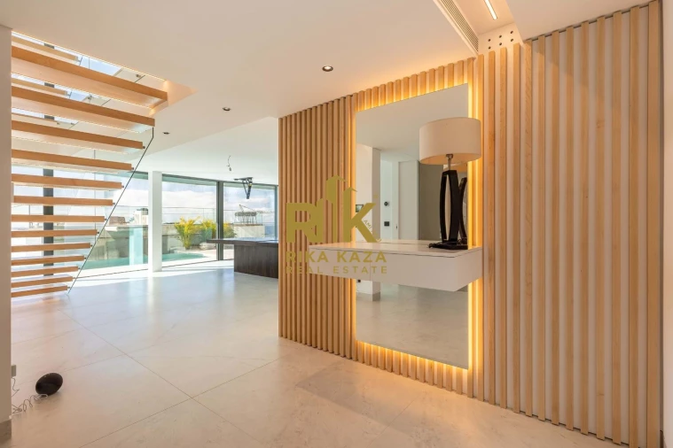 Moradia T4 para Venda em Funchal (Santa Maria Maior) Foto 41