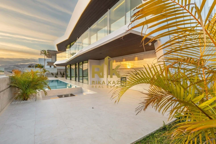 Moradia T4 para Venda em Funchal (Santa Maria Maior) Foto 45