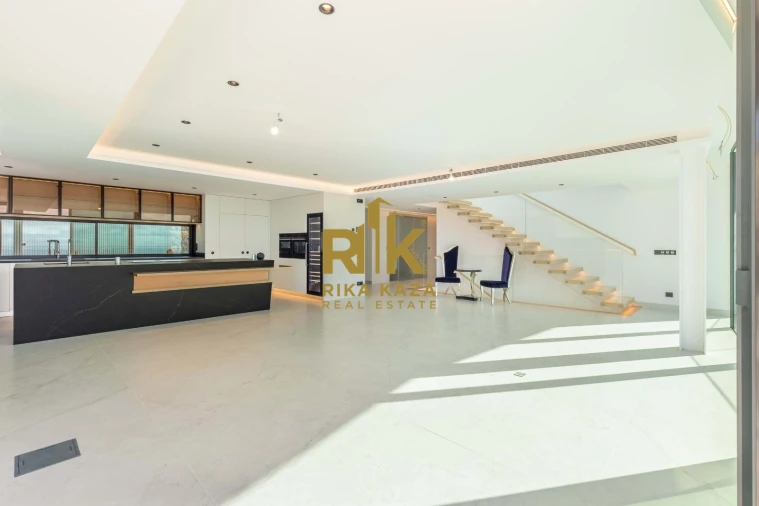 Moradia T4 para Venda em Funchal (Santa Maria Maior) Foto 10