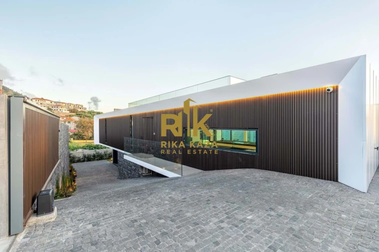 Moradia T4 para Venda em Funchal (Santa Maria Maior) Foto 8